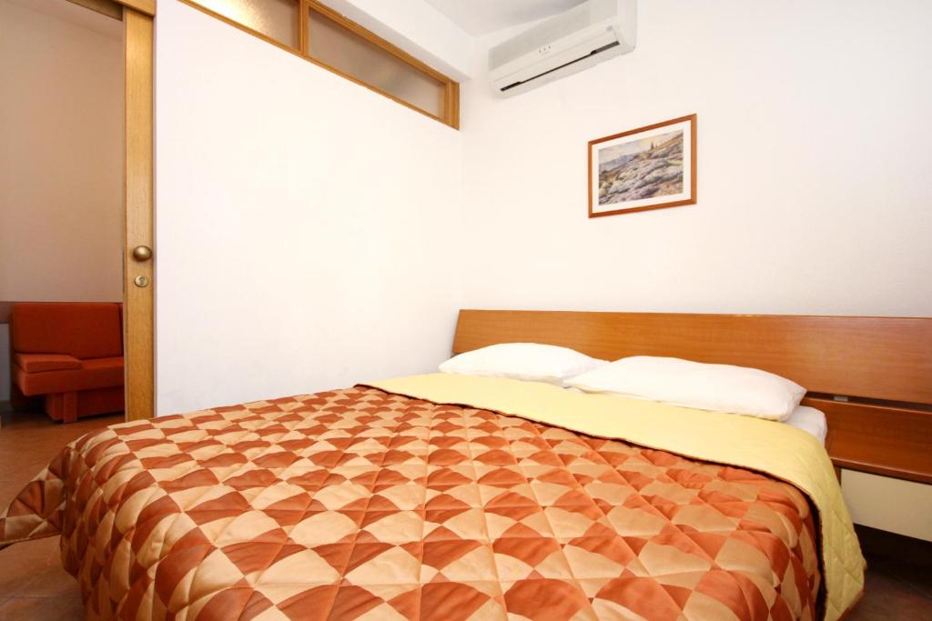 Apartments with a parking space Baska Voda, Makarska - 10027 - 一居室公寓，带露台和海景