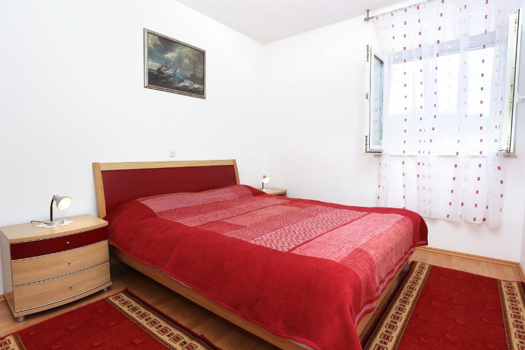 Posteľ alebo postele v izbe v ubytovaní Apartments by the sea Drace, Peljesac - 10127