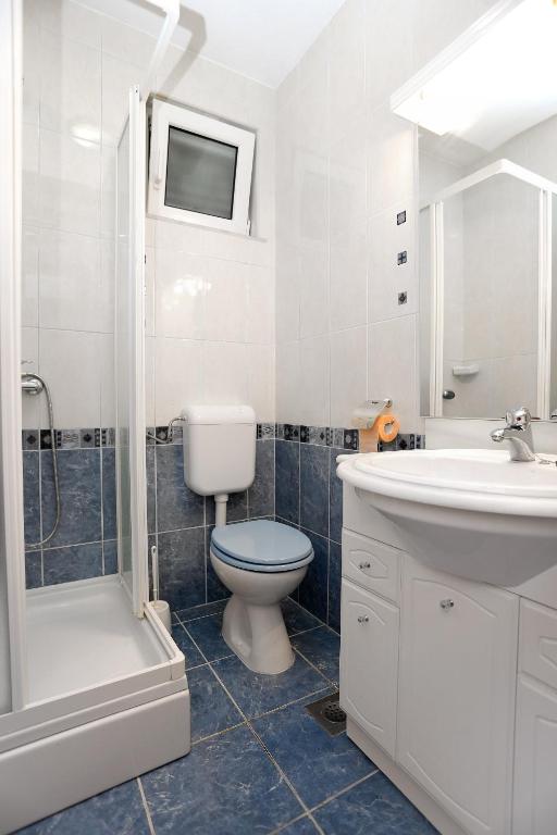 Kúpeľňa v ubytovaní Apartments by the sea Drace, Peljesac - 10127