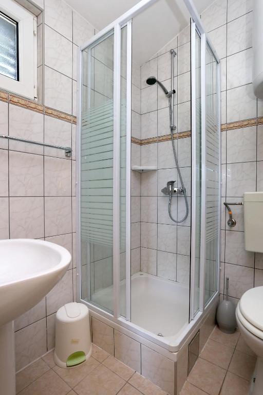 Kúpeľňa v ubytovaní Apartments by the sea Drace, Peljesac - 10127