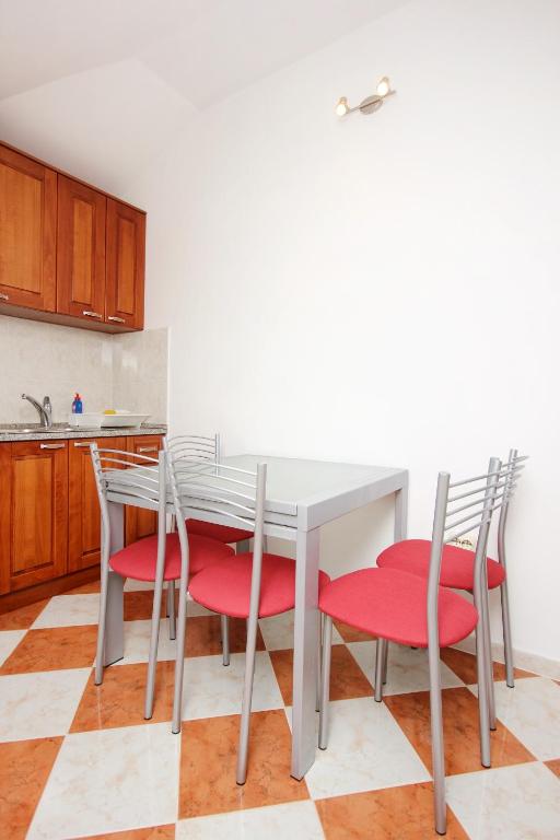 Fotografia z galérie ubytovania Apartments by the sea Kuciste, Peljesac - 10095 v destinácii Kučište