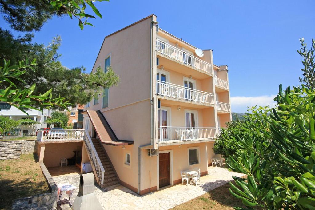 Budova, v ktorej sa apartmán nachádza