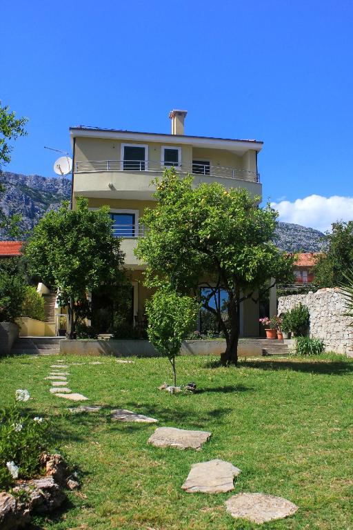 Vonkajšia záhrada v ubytovaní Apartment Orebic 10097a