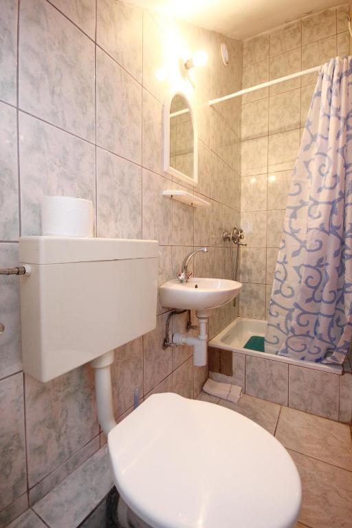 Kúpeľňa v ubytovaní Apartments with parking spaces Orebic, Peljesac - 10193