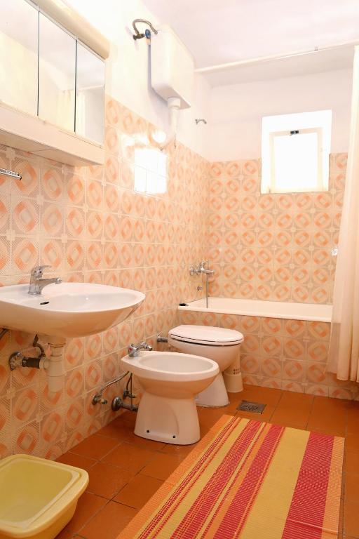 Een badkamer bij Apartments by the sea Lumbarda, Korcula - 9480