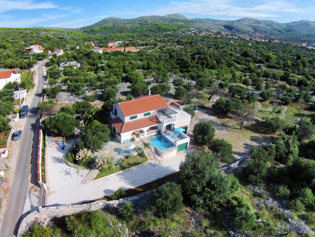 Άποψη από ψηλά του Family friendly house with a swimming pool Marina, Trogir - 10317
