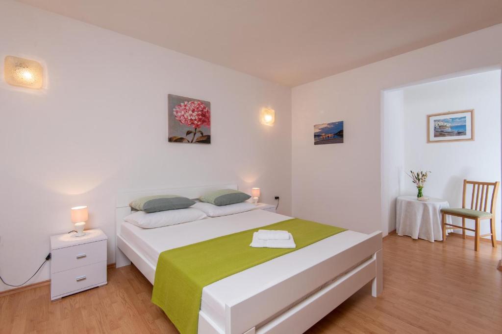 Fotografia z galérie ubytovania Seaside family friendly house with a swimming pool Viganj, Peljesac - 10253 v destinácii Viganj