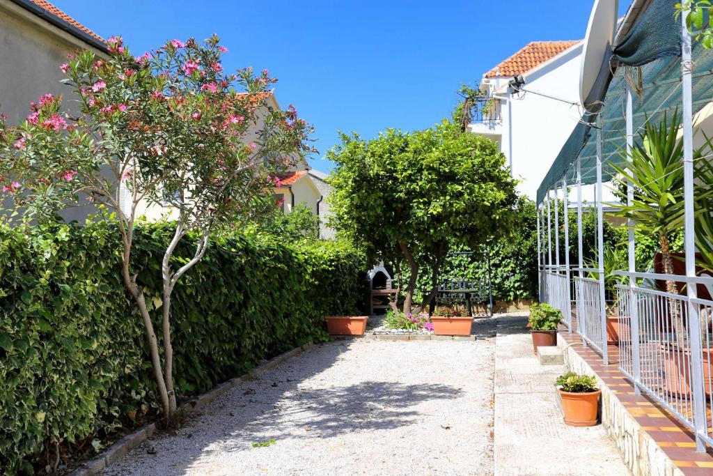 Zahrada ubytování Apartments with parking spaces Orebic, Peljesac - 10102