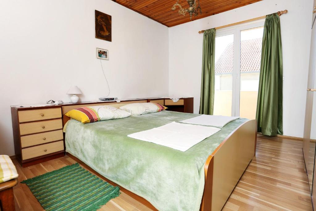 Postel nebo postele na pokoji v ubytování Apartments with parking spaces Orebic, Peljesac - 10102