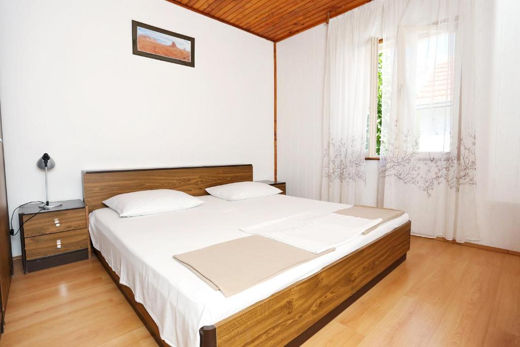 Postel nebo postele na pokoji v ubytování Apartments with parking spaces Orebic, Peljesac - 10102