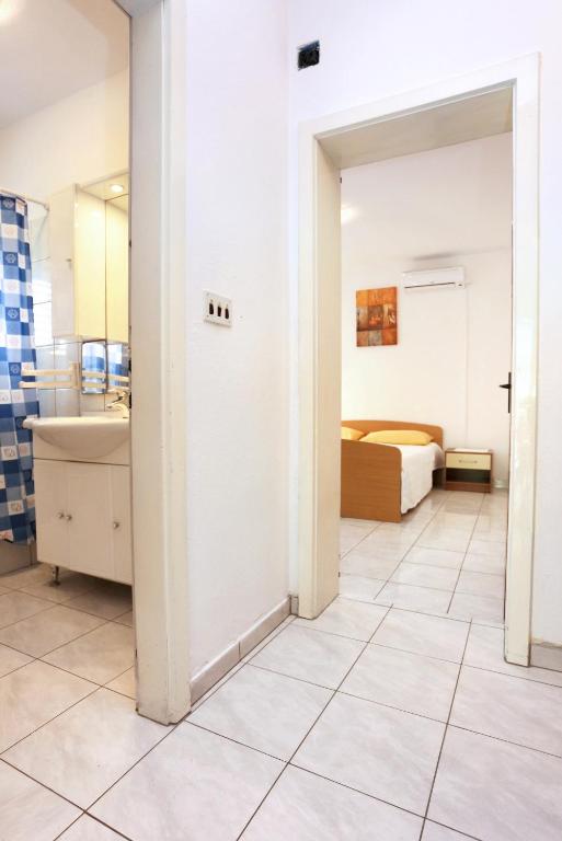 Postel nebo postele na pokoji v ubytování Apartments with parking spaces Orebic, Peljesac - 10102