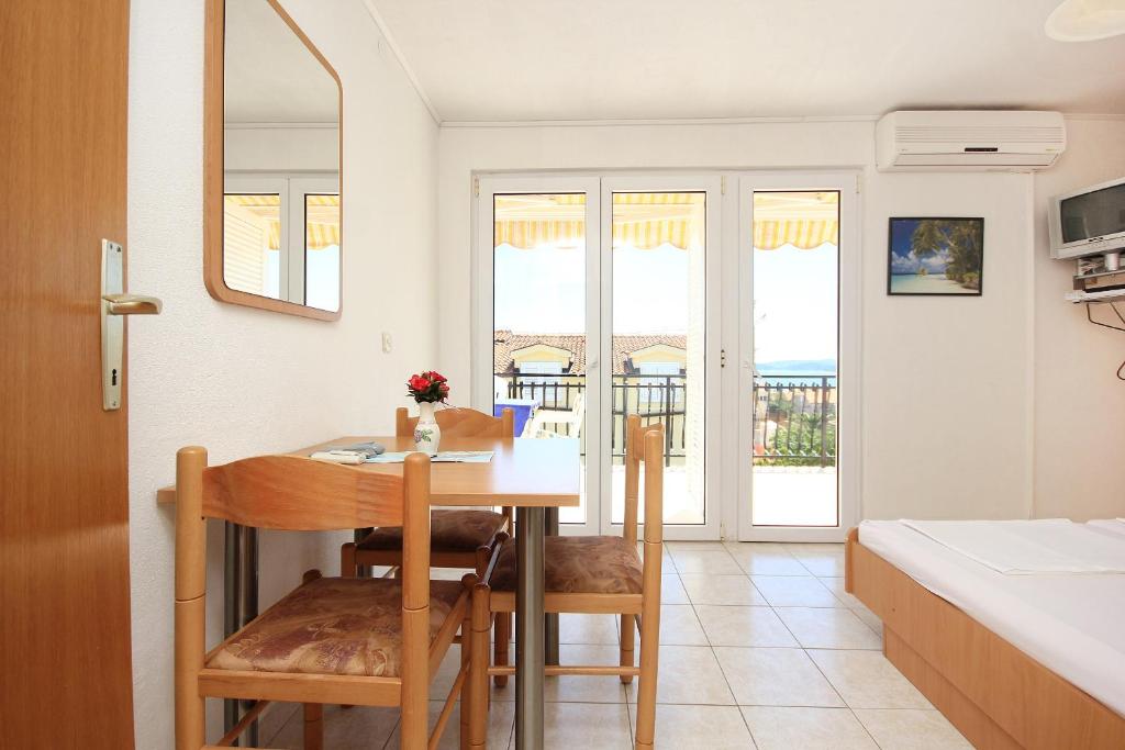 Fotografia z galérie ubytovania Apartments with a parking space Orebic, Peljesac - 10160 v destinácii Orebić