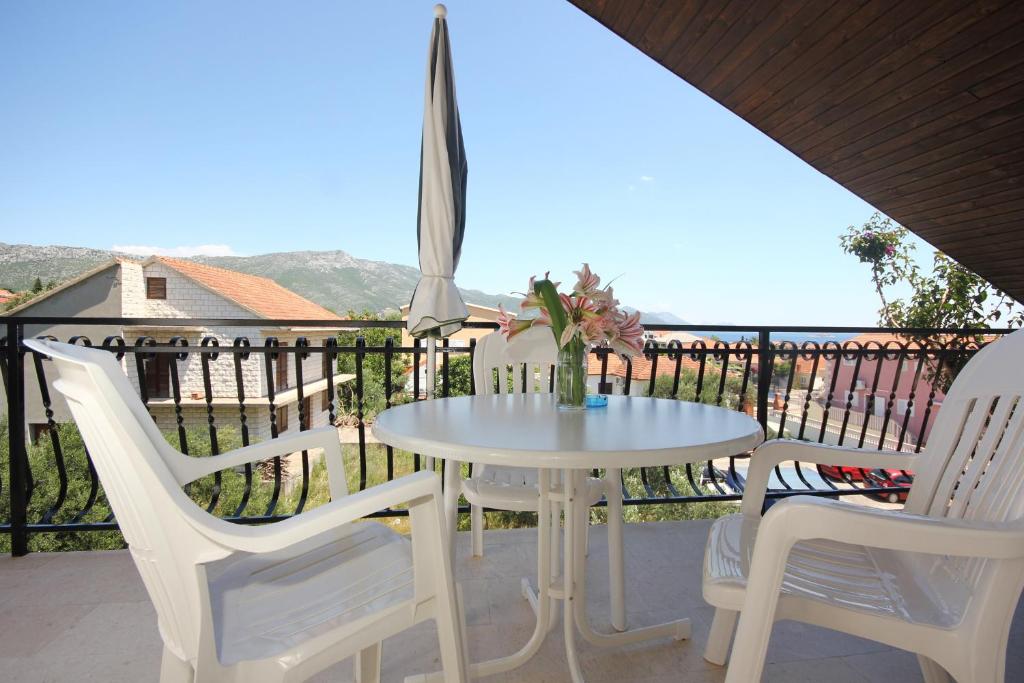 Fotografia z galérie ubytovania Apartments with a parking space Orebic, Peljesac - 10160 v destinácii Orebić