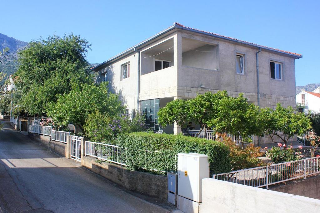 Budova, v ktorej sa apartmán nachádza