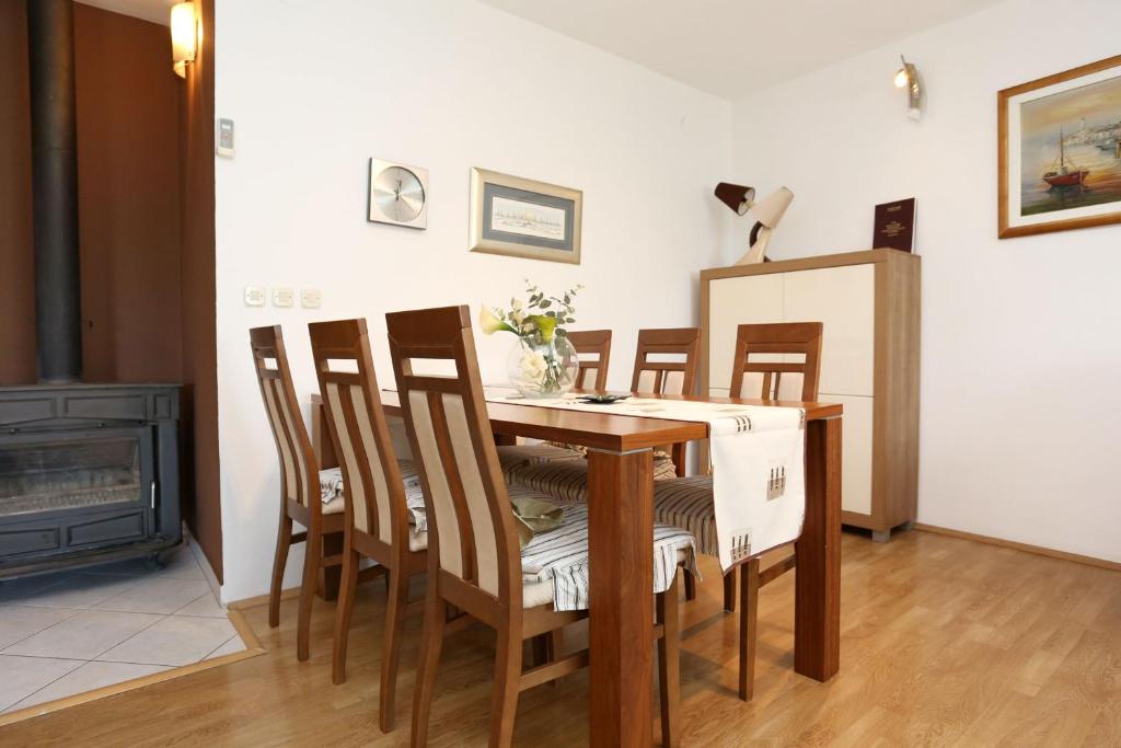 Fotografie z fotogalerie ubytování Apartments with a parking space Orebic, Peljesac - 10149 v destinaci Orebić