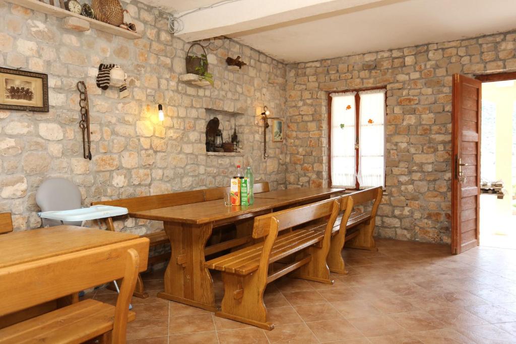 Fotografia z galérie ubytovania Apartments by the sea Brijesta, Peljesac - 10223 v destinácii Brijesta