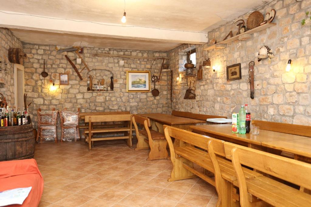Posedenie v ubytovaní Apartments by the sea Brijesta, Peljesac - 10223