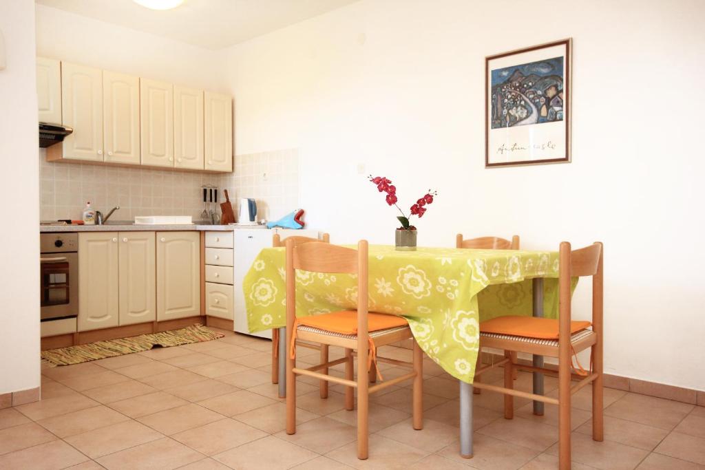 Kuchyň nebo kuchyňský kout v ubytování Apartments with a parking space Kuciste - Perna, Peljesac - 10161