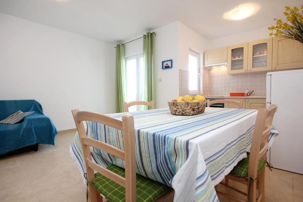 Kuchyň nebo kuchyňský kout v ubytování Apartments with a parking space Kuciste - Perna, Peljesac - 10161