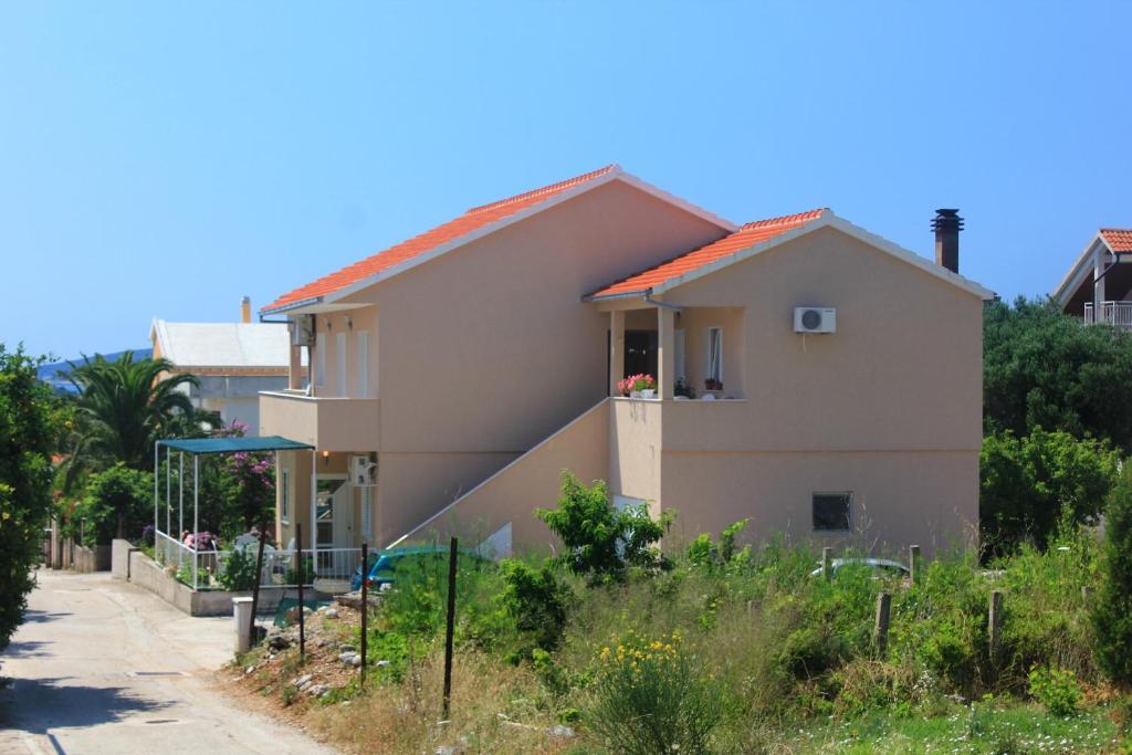 Budova, v ktorej sa apartmán nachádza