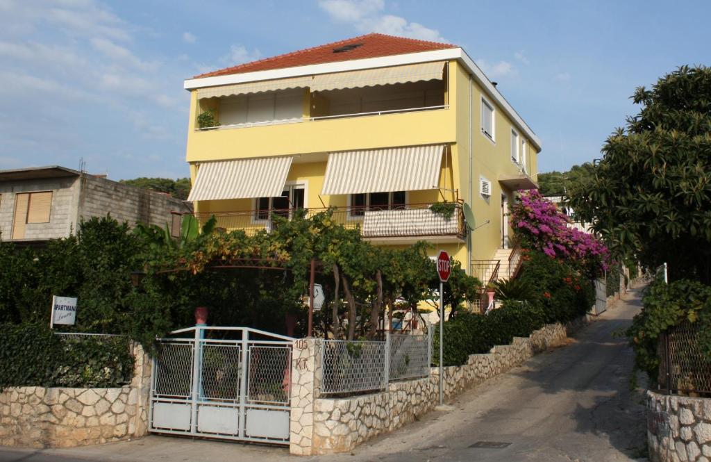Budova, v ktorej sa apartmán nachádza