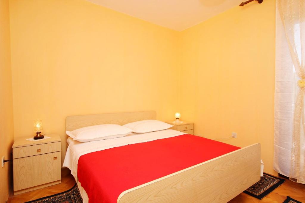 Postel nebo postele na pokoji v ubytování Apartments by the sea Loviste, Peljesac - 10182