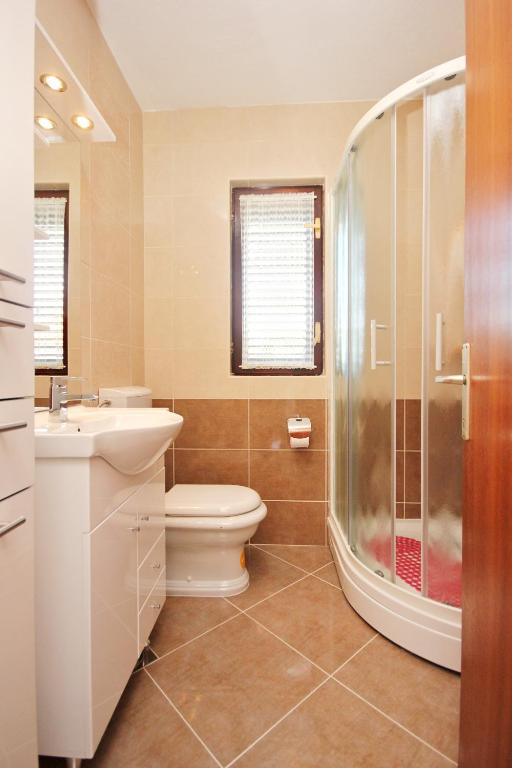 Koupelna v ubytování Apartments by the sea Loviste, Peljesac - 10182