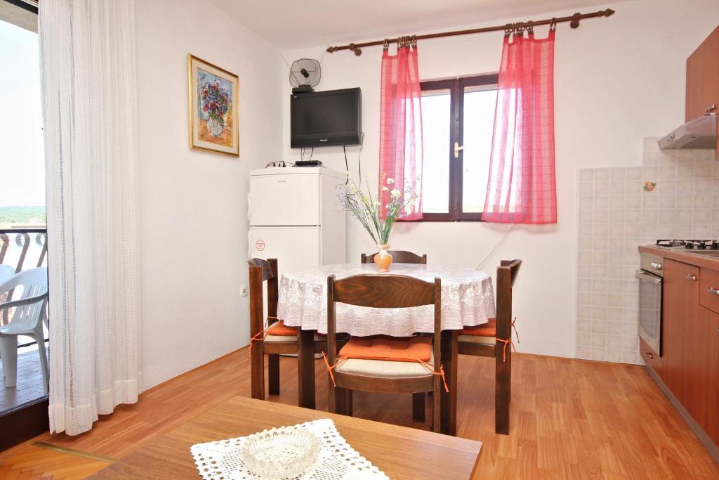 Kuchyň nebo kuchyňský kout v ubytování Apartments by the sea Loviste, Peljesac - 10182