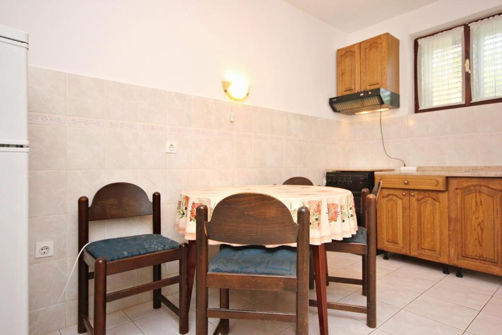 Kuchyň nebo kuchyňský kout v ubytování Apartments by the sea Loviste, Peljesac - 10182