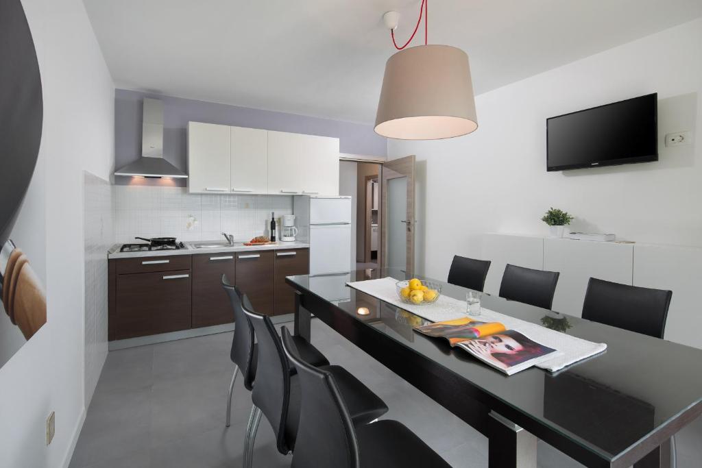 Kuchnia lub aneks kuchenny w obiekcie Apartments with a parking space Rabac, Labin - 9670