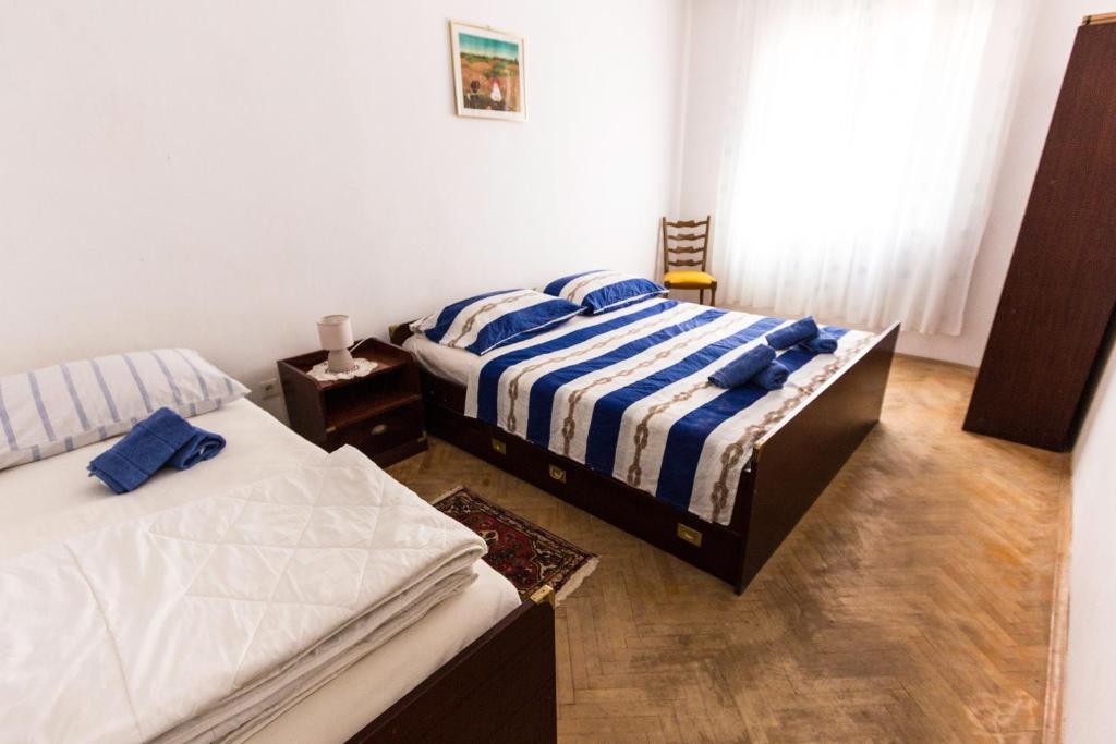 Posteľ alebo postele v izbe v ubytovaní Apartments by the sea Cove Zarace - Gdinj, Hvar - 9675