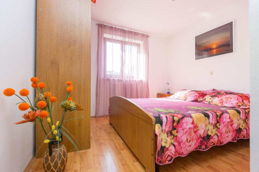 Posteľ alebo postele v izbe v ubytovaní Apartments for families with children Presika, Labin - 11656