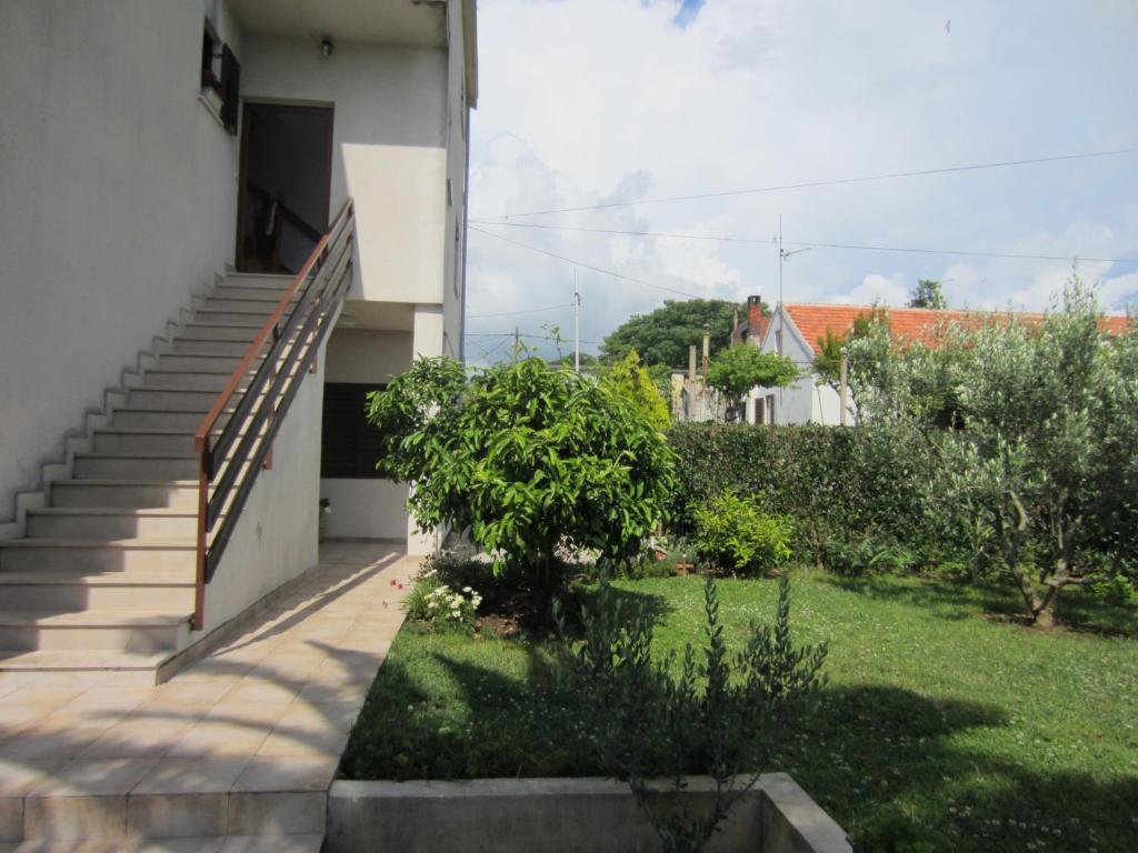 Vonkajšia záhrada v ubytovaní Apartments by the sea Zadar - Diklo, Zadar - 11662