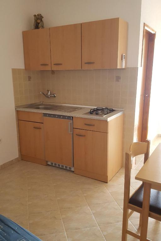 Kuchyň nebo kuchyňský kout v ubytování Apartments with a parking space Starigrad, Paklenica - 11683
