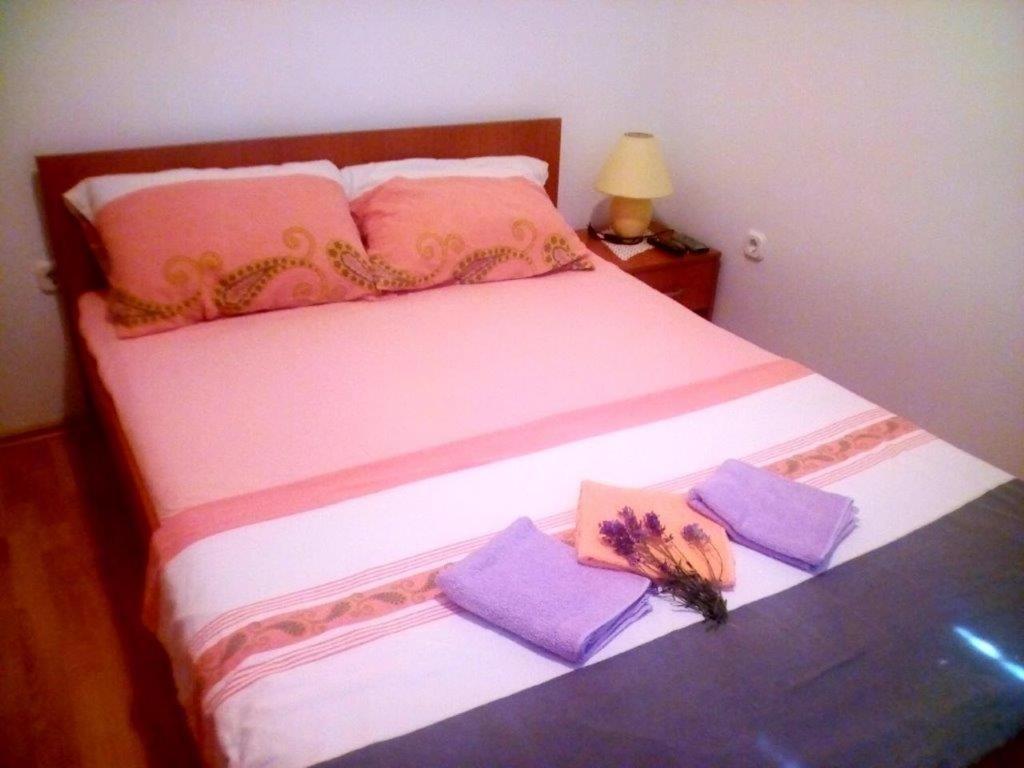 Postel nebo postele na pokoji v ubytování Apartments with a parking space Starigrad, Paklenica - 11683