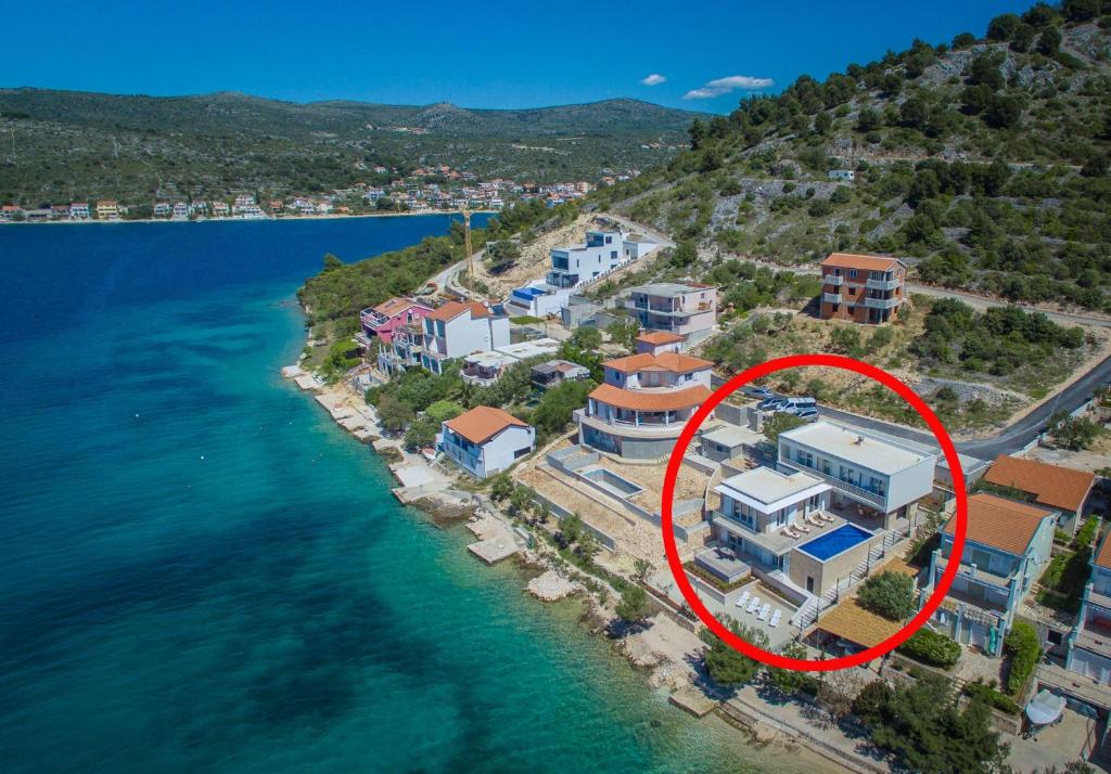 Fotografie z fotogalerie ubytování Seaside luxury villa with a swimming pool Zatoglav, Rogoznica - 11685 v Rogoznici