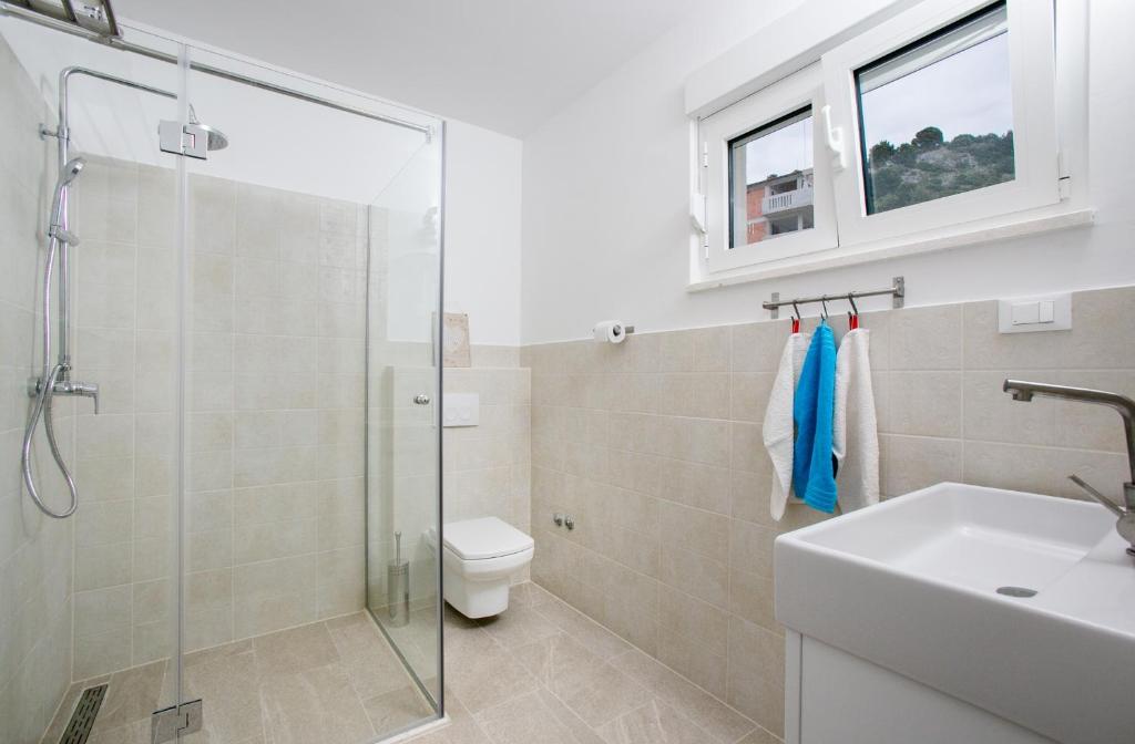 Fotografie z fotogalerie ubytování Seaside luxury villa with a swimming pool Zatoglav, Rogoznica - 11685 v Rogoznici