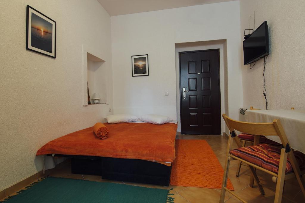 Postel nebo postele na pokoji v ubytování Apartments by the sea Zadar - 11686