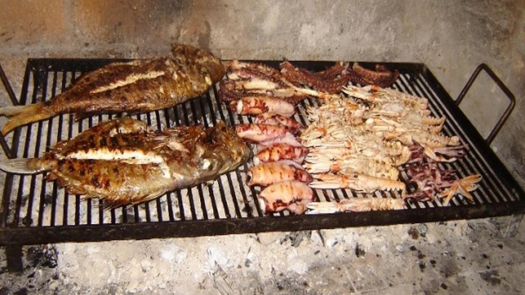 Gril dostupný pro hosty v apartmánu