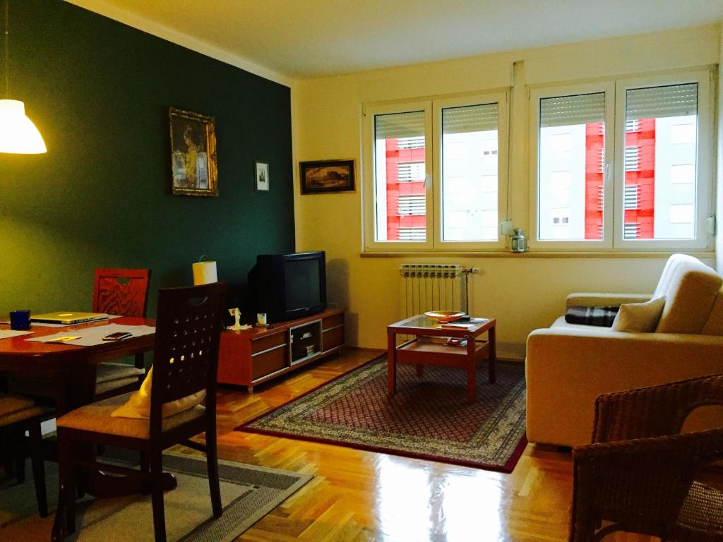 Zdjęcie z galerii obiektu Apartments with a parking space Zadar - 11792 w mieście Zadar