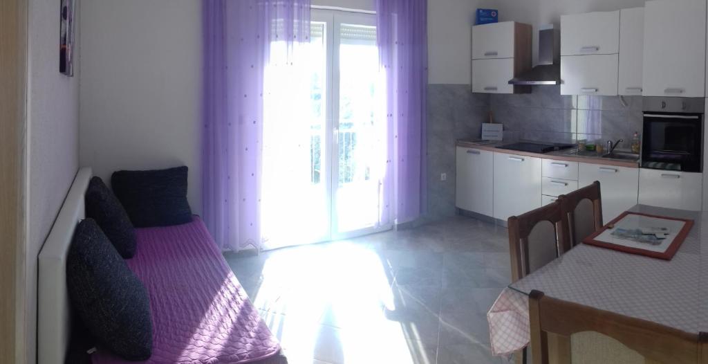Fotografia z galérie ubytovania Apartments with a parking space Kastel Stafilic, Kastela - 11776 v destinácii Kaštela