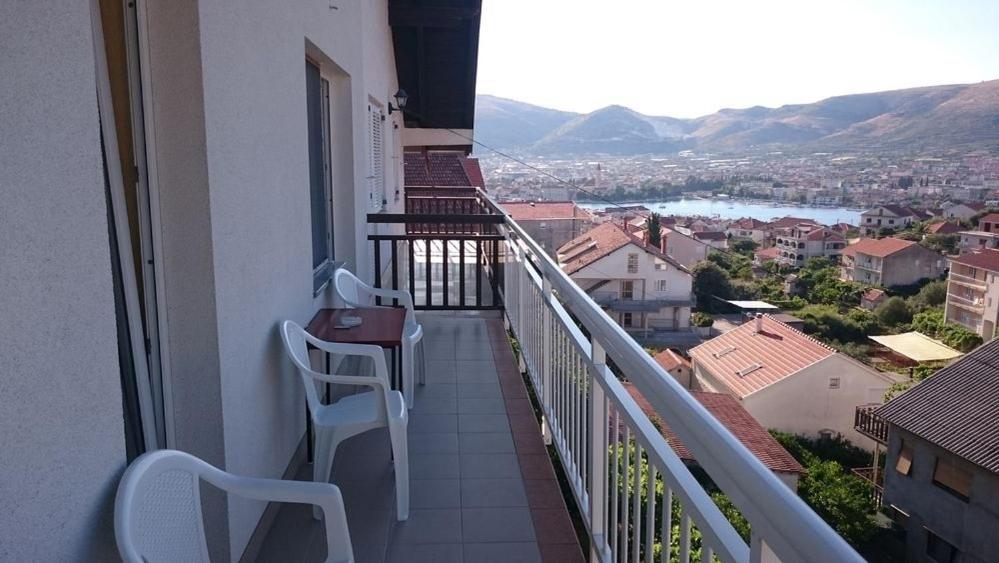 Apartments with parking space Trogir - 11782