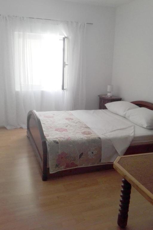 Posteľ alebo postele v izbe v ubytovaní Apartments with parking spaces Starigrad, Paklenica - 11848
