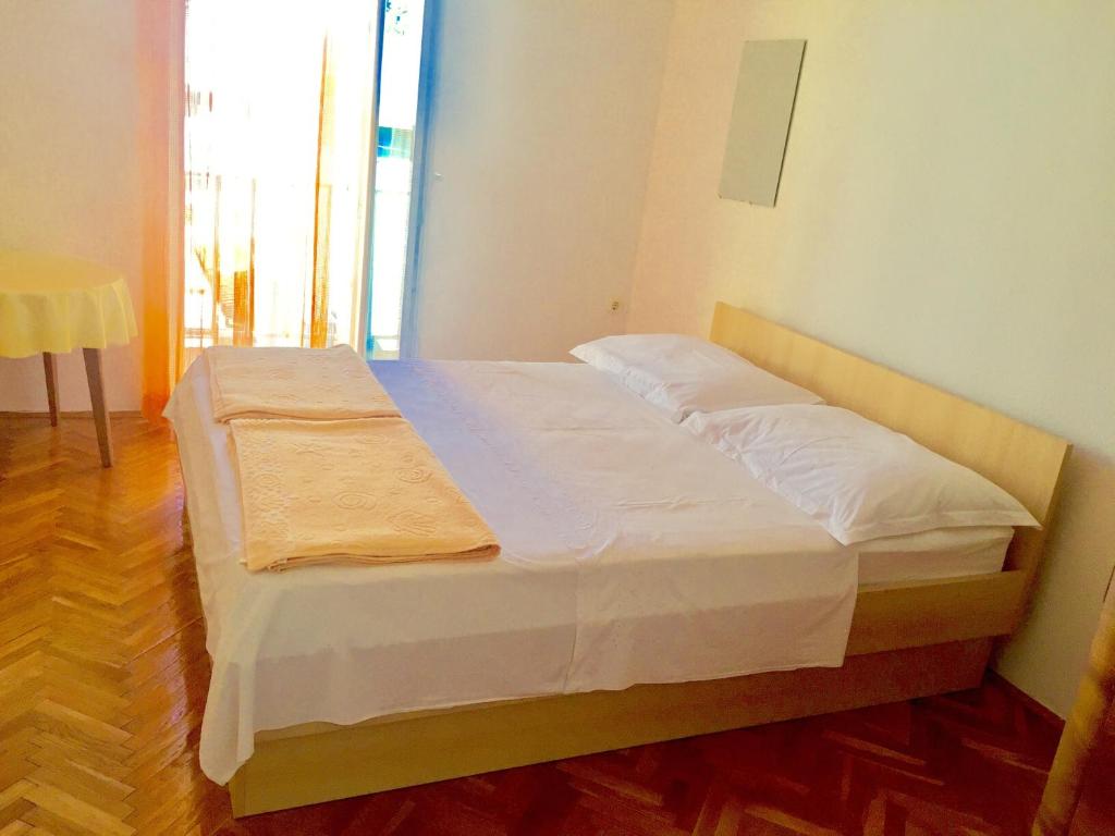 Posteľ alebo postele v izbe v ubytovaní Apartments by the sea Podgora, Makarska - 11888