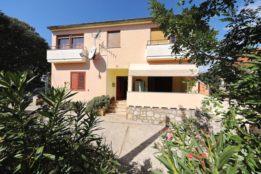 a house with a pathway leading up to it at Apartment Bozava 11896a in Božava