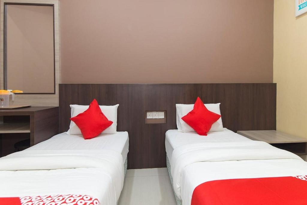 Postel nebo postele na pokoji v ubytování Silibin Times Inn Hotel