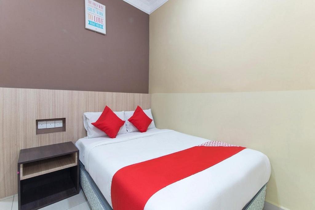 Postel nebo postele na pokoji v ubytování Silibin Times Inn Hotel