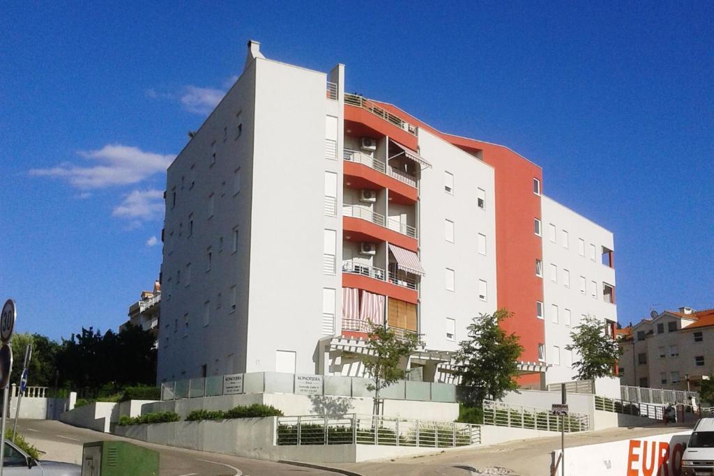 a tall white building with a red at Apartments with WiFi Split - 12072 in Split