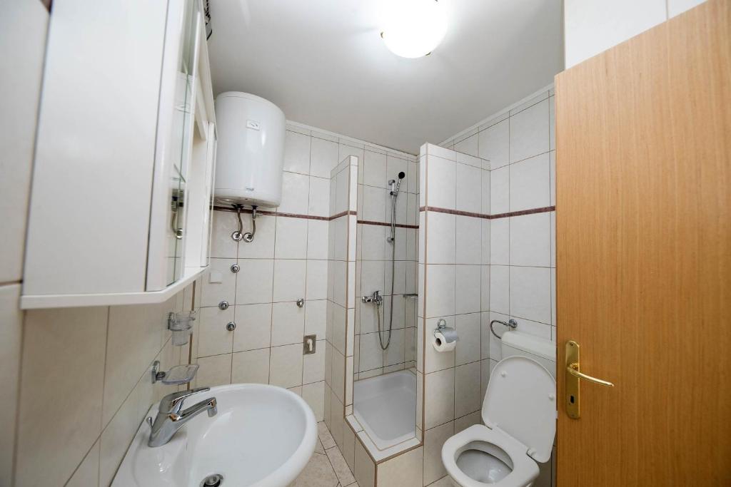Kúpeľňa v ubytovaní Apartments with a swimming pool Crikvenica - 12116