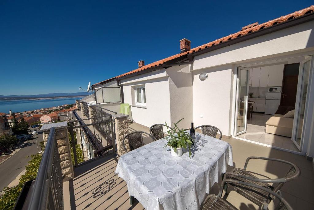 Balkón alebo terasa v ubytovaní Apartments with a swimming pool Crikvenica - 12116